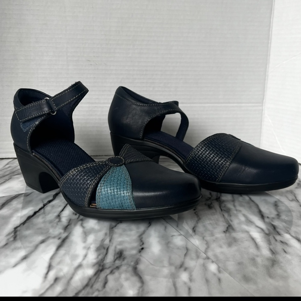 Clark’s Emily Rae Maryjane style shoes navy and light blue size 8